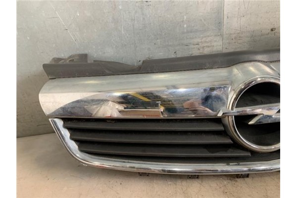 Recambio de rejilla paragolpes delantero para opel zafira 1.9 cdti referencia OEM IAM 6320123  