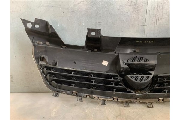 Recambio de rejilla paragolpes delantero para opel zafira 1.9 cdti referencia OEM IAM 6320123  