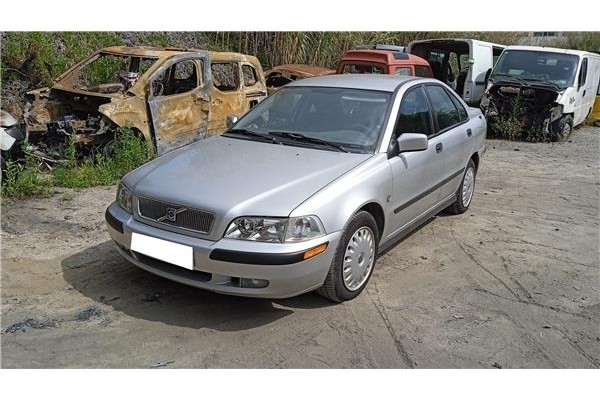 volvo s40 berlina del año 2000