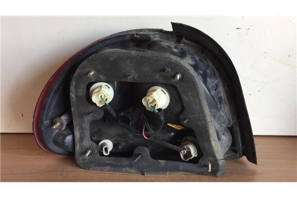 Recambio de piloto trasero derecho para hyundai accent (x3) 1.3 1.5 gls referencia OEM IAM 01007701400  