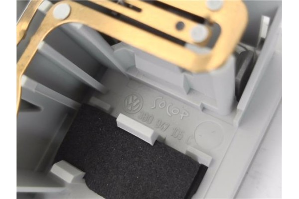 Recambio de luz delantero central techo para seat ibiza berlina (6j5) 1.4 stylance / style referencia OEM IAM 3B0947105C  