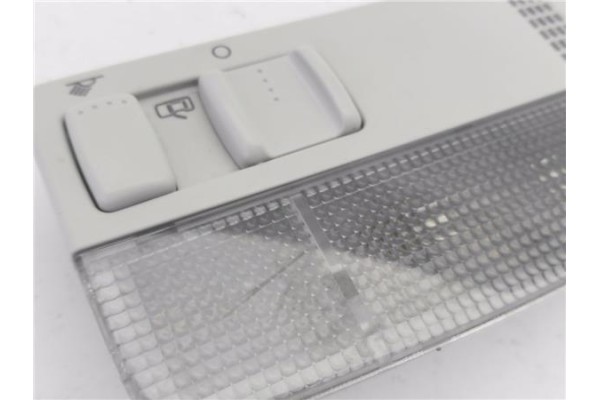 Recambio de luz delantero central techo para seat ibiza berlina (6j5) 1.4 stylance / style referencia OEM IAM 3B0947105C  