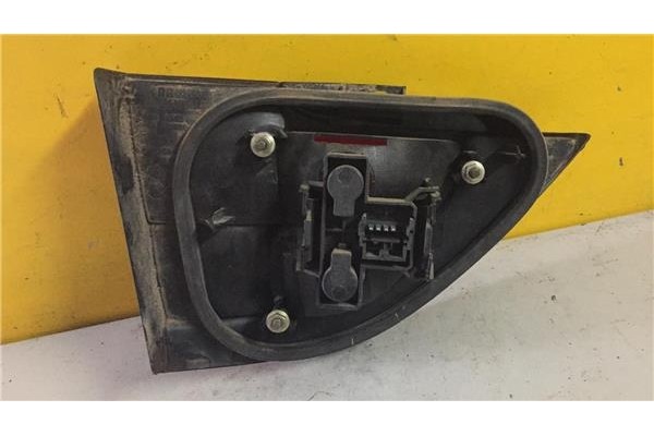 Recambio de piloto interior derecho para renault megane i classic (la0) 1.9 d europa referencia OEM IAM 7700428053  