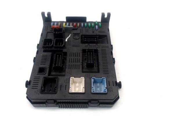 Recambio de caja fusibles/rele para citroen c5 berlina 1.6 hdi (rc8hzb) referencia OEM IAM   