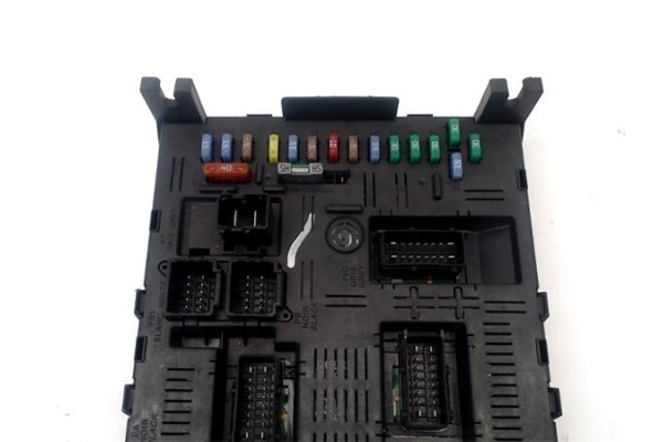 Recambio de caja fusibles/rele para citroen c5 berlina 1.6 hdi (rc8hzb) referencia OEM IAM   