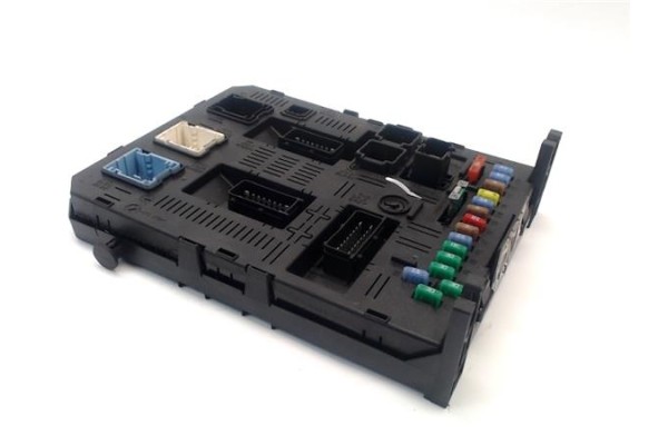 Recambio de caja fusibles/rele para citroen c5 berlina 1.6 hdi (rc8hzb) referencia OEM IAM   