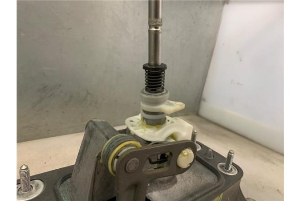 Recambio de palanca de cambio para seat ibiza berlina (6j5) 1.4 stylance / style referencia OEM IAM 6Q0711061E  