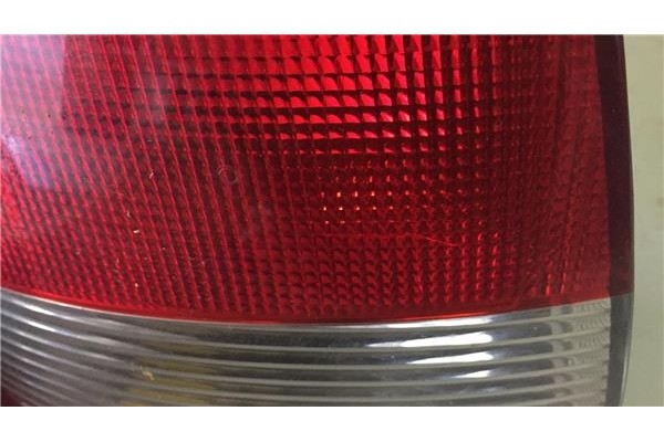 Recambio de piloto trasero izquierdo para renault megane i classic (la0) 1.9 d europa referencia OEM IAM   