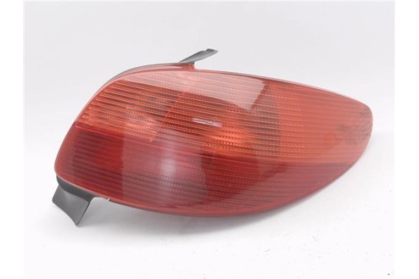 Recambio de piloto trasero derecho para peugeot 206 1.9 x-line referencia OEM IAM E27203  