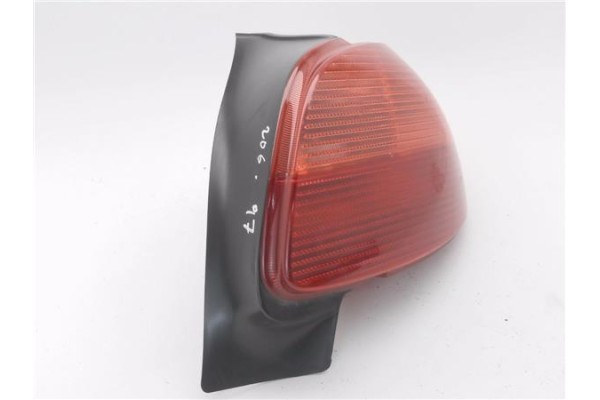 Recambio de piloto trasero derecho para peugeot 206 1.9 x-line referencia OEM IAM E27203  