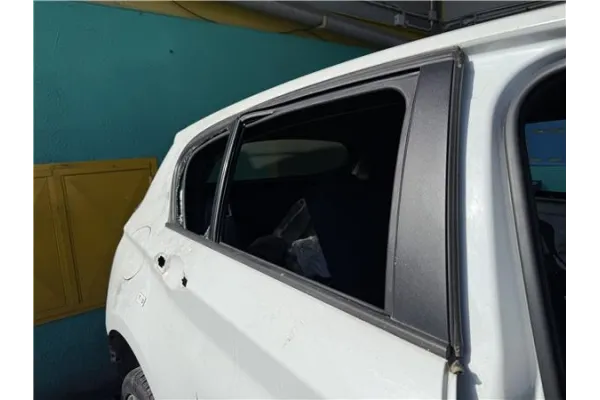 Recambio de puerta trasero derecha para bmw serie 1 berlina 5p (f20) 2.0 116d referencia OEM IAM 41527284516  