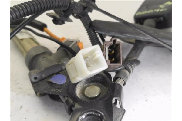 Recambio de anclaje cinturon delantero izquierdo para peugeot partner furgón (5) 1.9 d referencia OEM IAM 8972S1 0410200 5423475