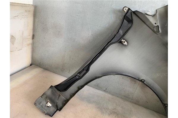 Recambio de aleta delantero izquierda para mazda 5 2.0 referencia OEM IAM C23552211C  