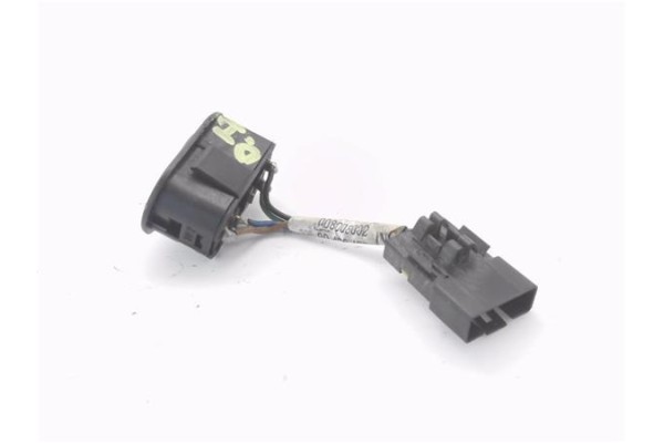 Recambio de mando elevalunas delantero izquierdo para opel corsa b 1.4 i referencia OEM IAM 90482477 3930716 