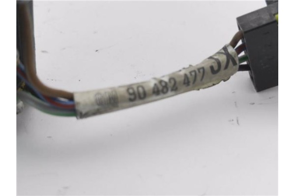 Recambio de mando elevalunas delantero izquierdo para opel corsa b 1.4 i referencia OEM IAM 90482477 3930716 