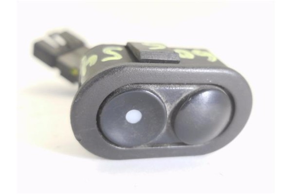 Recambio de mando elevalunas delantero izquierdo para opel corsa b 1.4 i referencia OEM IAM 90482477 3930716 