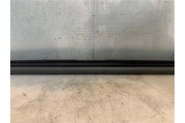 Recambio de bandeja trasero para opel combo (corsa c) 1.3 cdti 16v referencia OEM IAM 1707809  