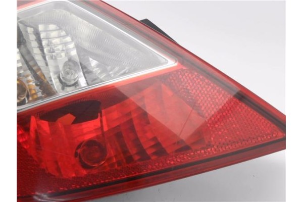 Recambio de piloto trasero izquierdo para opel corsa d 1.3 cdti referencia OEM IAM 13269050 89318811 