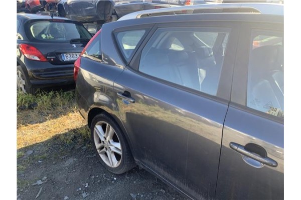 Recambio de puerta trasero derecha para kia ceed sportswagon (ed) 2.0 emotion referencia OEM IAM 770041H500  