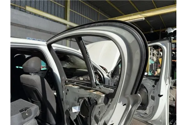Recambio de puerta trasero derecha para bmw serie 1 berlina 5p (f20) 2.0 116d referencia OEM IAM 41527284516  