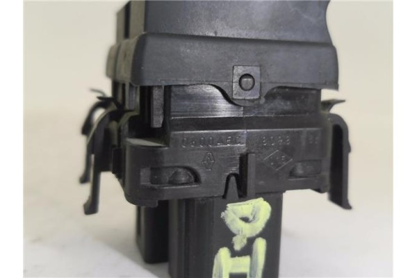 Recambio de mando elevalunas delantero izquierdo para renault clio ii (xbo) 1.5d dci 80cv referencia OEM IAM 060045C  