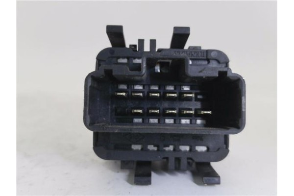 Recambio de mando elevalunas delantero izquierdo para renault clio ii (xbo) 1.5d dci 80cv referencia OEM IAM 060045C  