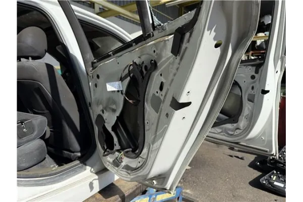 Recambio de puerta trasero derecha para bmw serie 1 berlina 5p (f20) 2.0 116d referencia OEM IAM 41527284516  