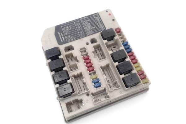 Recambio de caja fusibles/rele para nissan micra (k12e) 1.2 16v referencia OEM IAM   