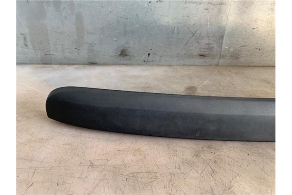 Recambio de moldura porton trasero para dacia dokker 1.5 essential referencia OEM IAM 8200490253  