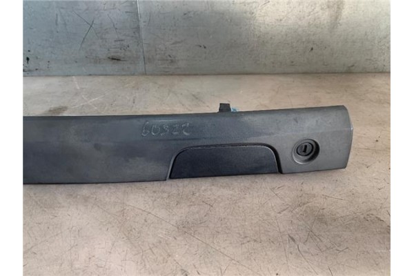 Recambio de moldura porton trasero para dacia dokker 1.5 essential referencia OEM IAM 8200490253  