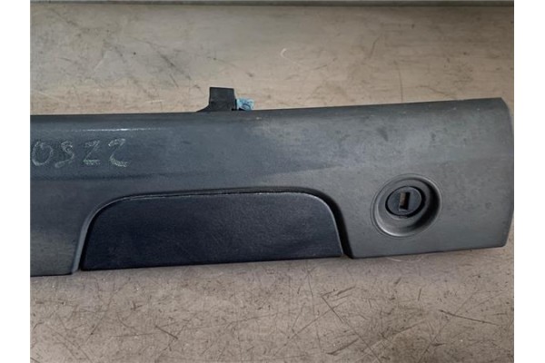 Recambio de moldura porton trasero para dacia dokker 1.5 essential referencia OEM IAM 8200490253  
