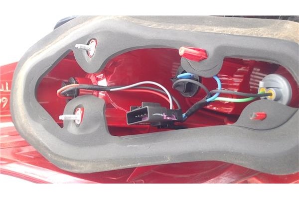 Recambio de piloto trasero derecho para opel mokka 1.7 excellence referencia OEM IAM 42599463  