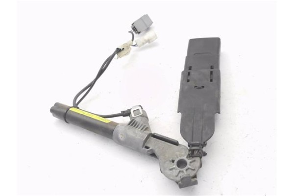 Recambio de anclaje cinturon delantero izquierdo para renault kangoo i (f/kc0) d 65 1.9 (kc0e, kc02, kc0j, kc0n) referencia OEM 