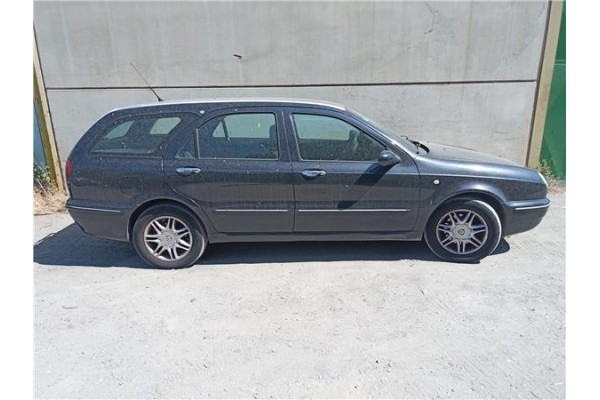 lancia lybra station wagon del año 2001