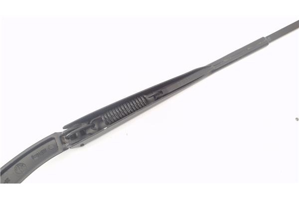 Recambio de brazo limpiaparabrisas delantero derecho para dacia dokker 1.5 essential referencia OEM IAM 288869061R  