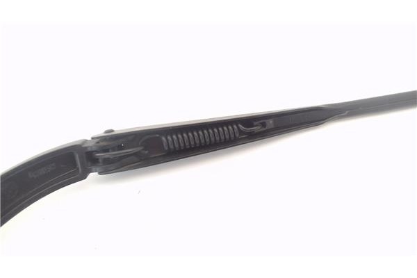 Recambio de brazo limpiaparabrisas delantero izquierdo para dacia dokker 1.5 essential referencia OEM IAM 288816769R  