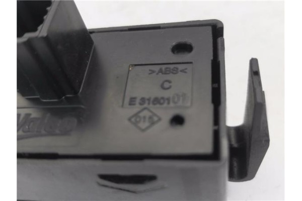 Recambio de interruptor luces emergencia para dacia dokker 1.5 essential referencia OEM IAM 252905668R E3160101 