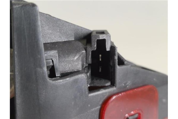 Recambio de luz central de freno para dacia dokker 1.5 essential referencia OEM IAM 8200690117 89037432 