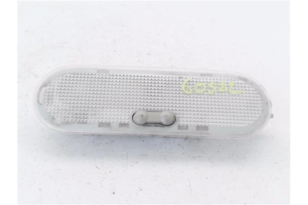 Recambio de luz delantero central techo para dacia dokker 1.5 essential referencia OEM IAM 8200074362  