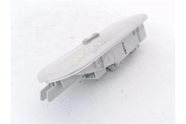 Recambio de luz delantero central techo para dacia dokker 1.5 essential referencia OEM IAM 8200074362  