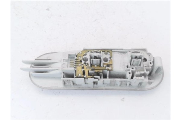 Recambio de luz delantero central techo para dacia dokker 1.5 essential referencia OEM IAM 8200074362  