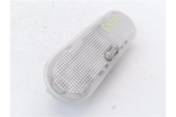 Recambio de luz delantero central techo para dacia dokker 1.5 essential referencia OEM IAM 8200074362  