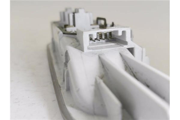 Recambio de luz delantero central techo para dacia dokker 1.5 essential referencia OEM IAM 8200074362  