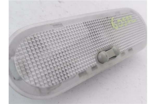 Recambio de luz delantero central techo para dacia dokker 1.5 essential referencia OEM IAM 8200074362  
