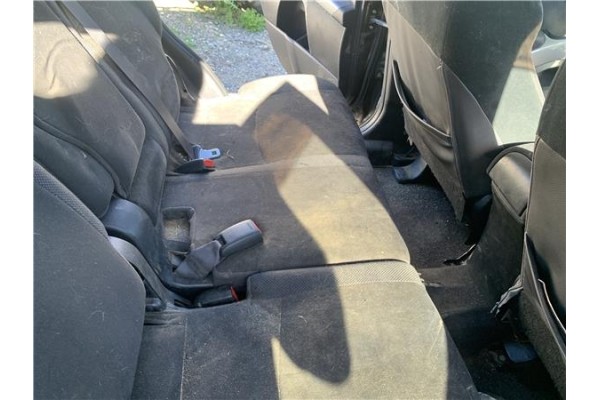 Recambio de asientos traseros para mitsubishi outlander (cw0) 2.0 di-d intense referencia OEM IAM 6902A386XD 6977A543 