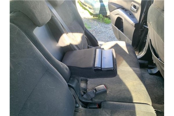 Recambio de asientos traseros para mitsubishi outlander (cw0) 2.0 di-d intense referencia OEM IAM 6902A386XD 6977A543 