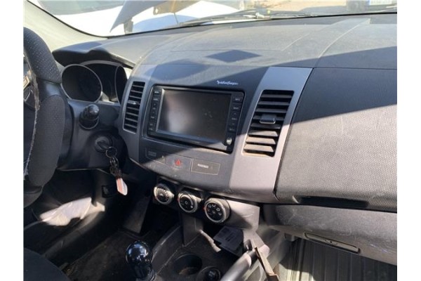 Recambio de consola para mitsubishi outlander (cw0) 2.0 di-d intense referencia OEM IAM 8000A292XA  