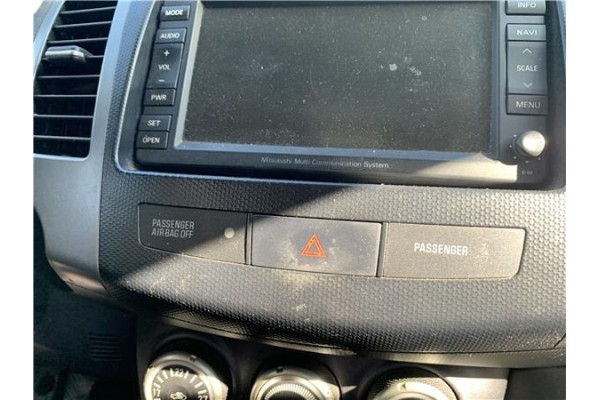 Recambio de interruptor luces emergencia para mitsubishi outlander (cw0) 2.0 di-d intense referencia OEM IAM 8200A072XA  