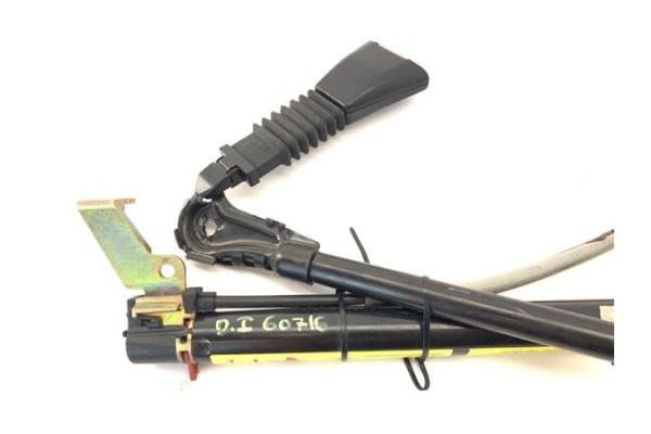 Recambio de anclaje cinturon delantero izquierdo para opel corsa b 1.4 i referencia OEM IAM 90387491  