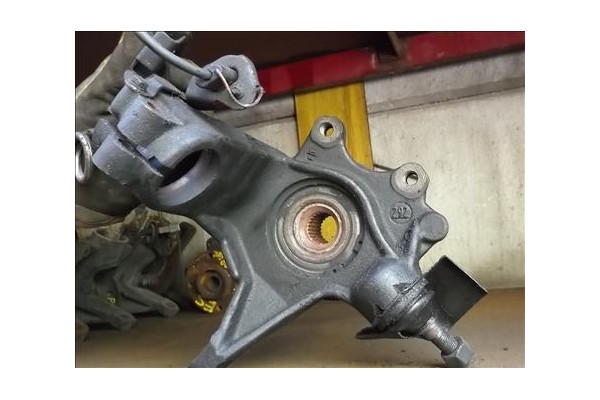 Recambio de mangueta delantero izquierda para citroen xantia berlina 1.9 turbo d referencia OEM IAM   